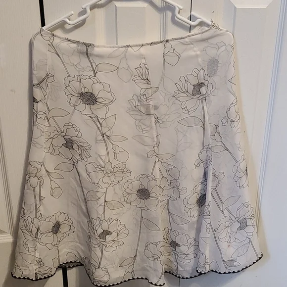 E17: White House/Blk Market size 4 womens skirt - Picture 3 of 3